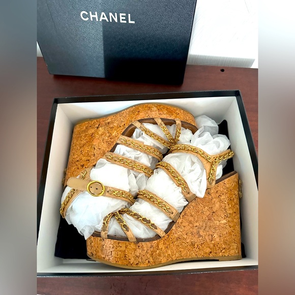 CHANEL Cork Wedge Sandals with Gold Chain Accents sz 42 // US 11.5 - Picture 12 of 15